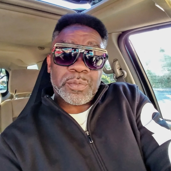 Meet your Posher, Dwight - Picture 2 of 2